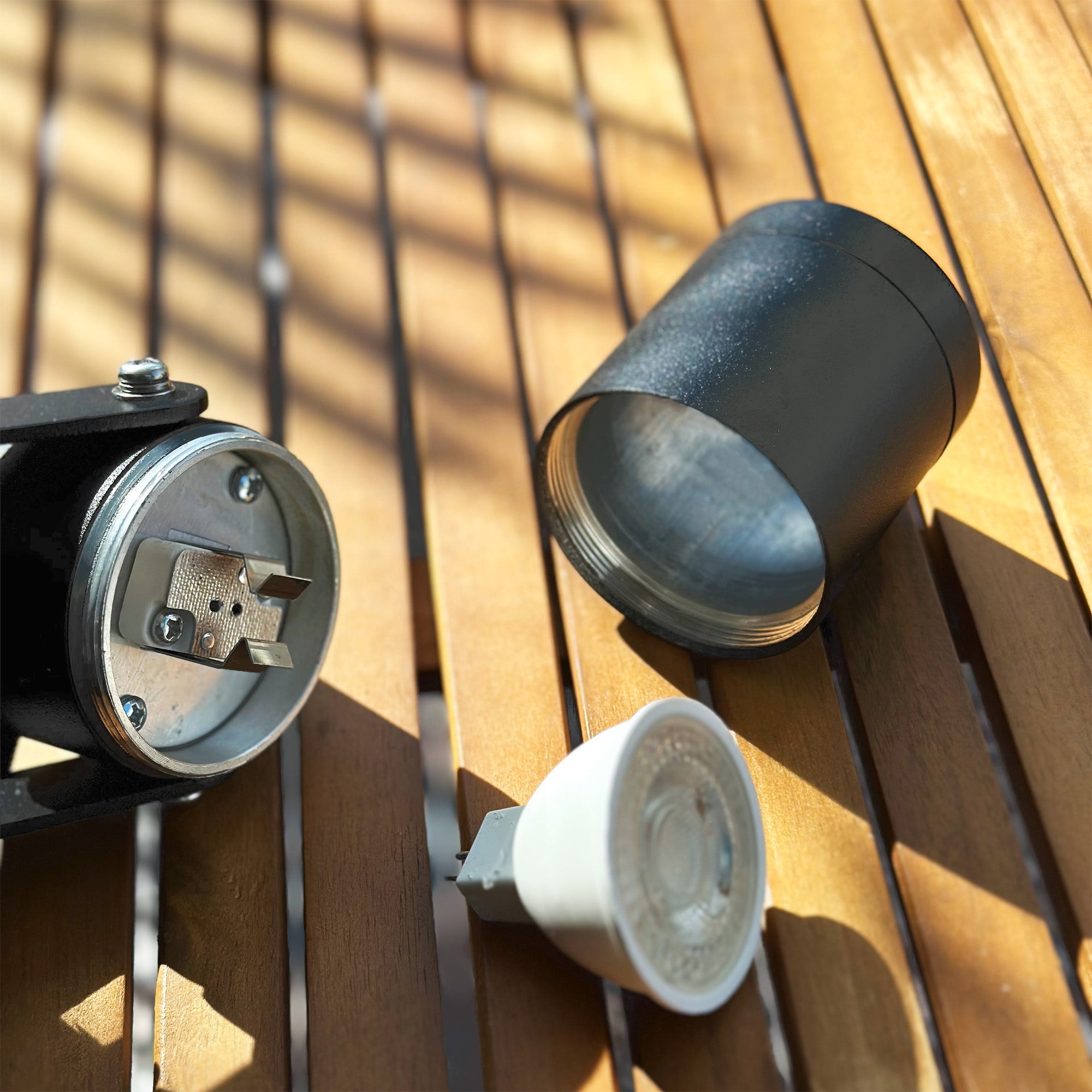 luna lightson changebulb