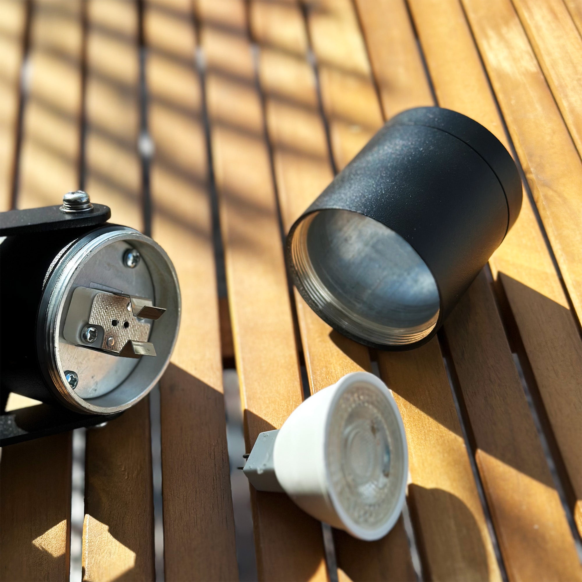 luna lightson changebulb